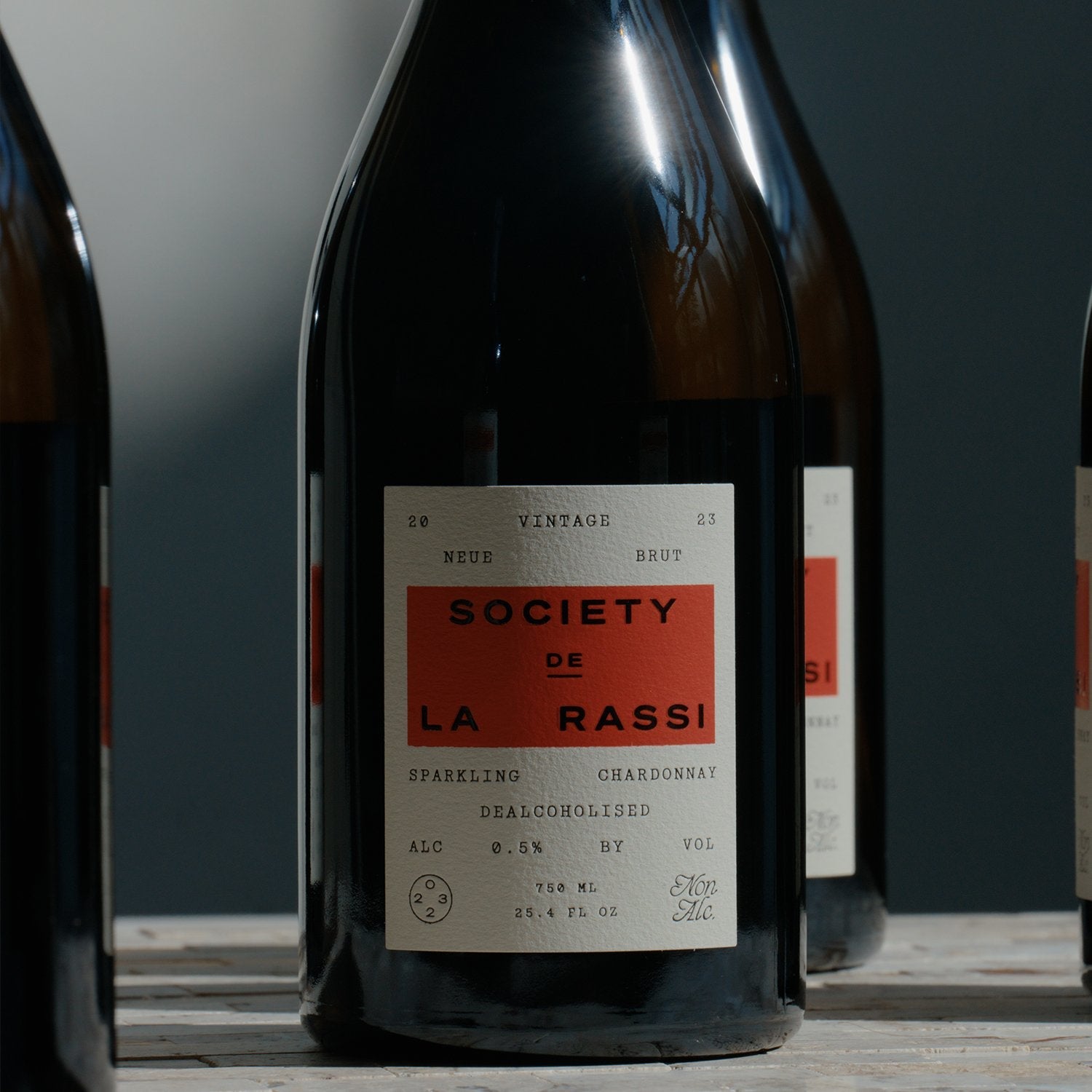 Neue Brut Vintage 2023 (Case of 6) close up on a single bottle